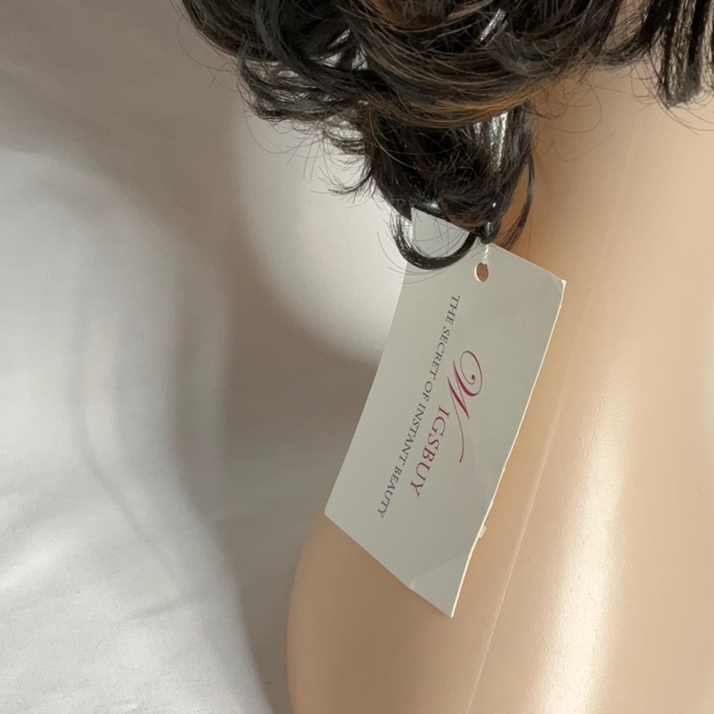 Dark Brown Layered Wig with Moderate Volume and Highlights - Picture 12 of 14
